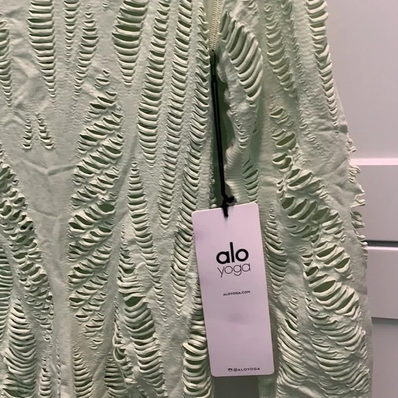 Alo Yoga top super cute - Picture 3 of 6